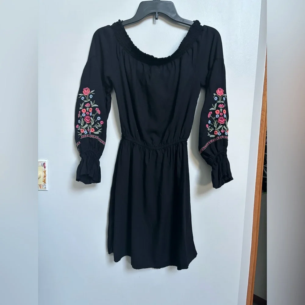 Hollister Dress - Picture 2 of 3